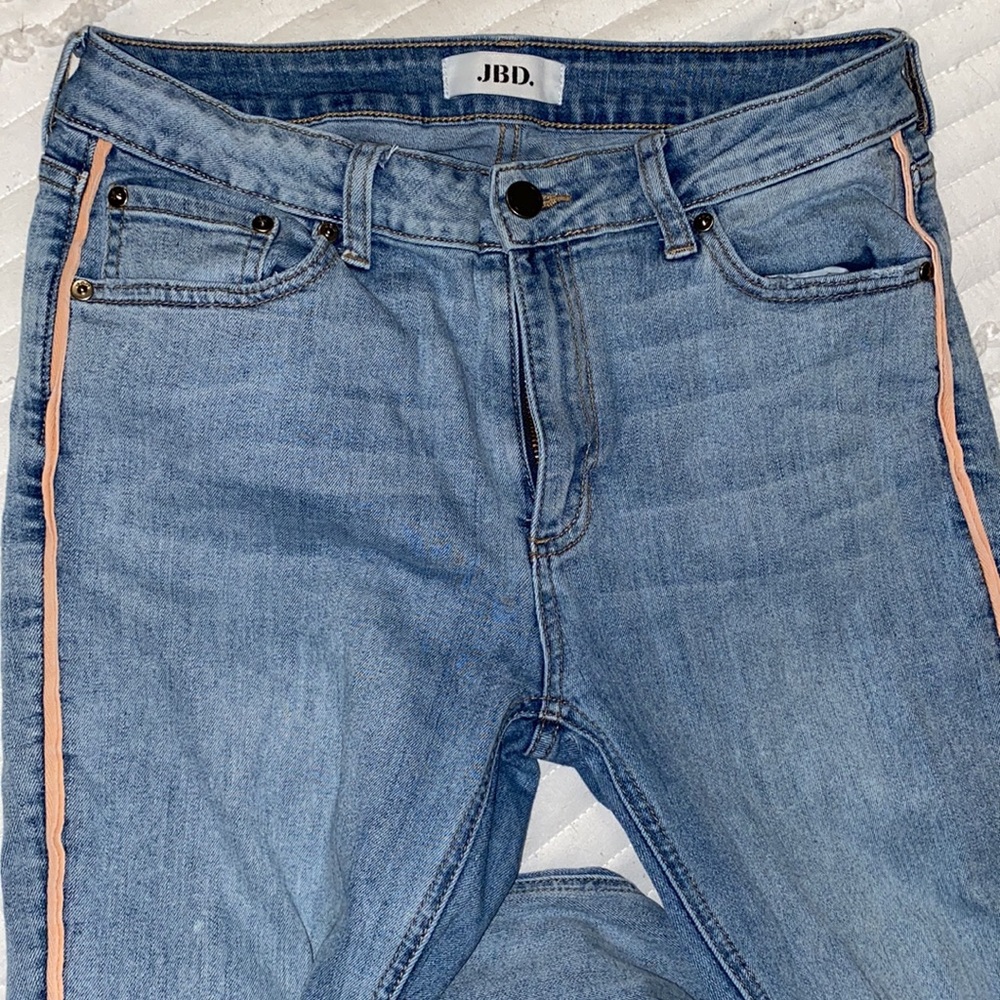 Adorable Light-wash Jeans with Pink Stripe